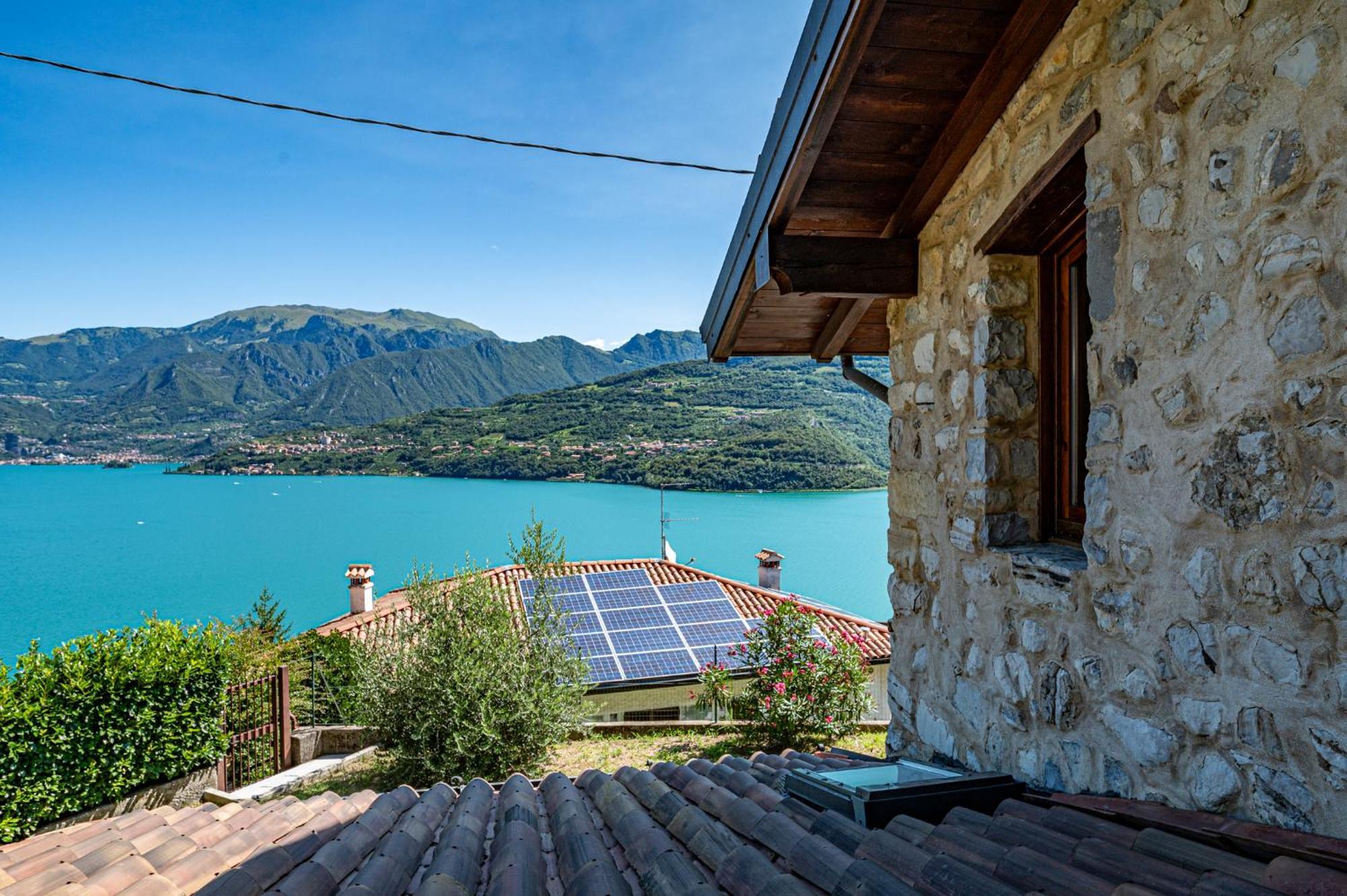 Di Iseo - View House *